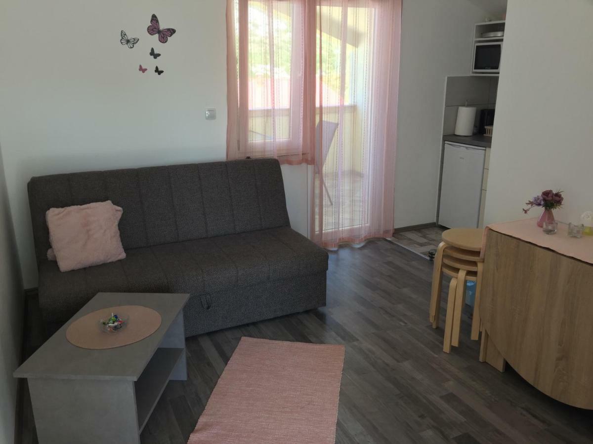 Apartmani Verica Karlobag Eksteriør bilde