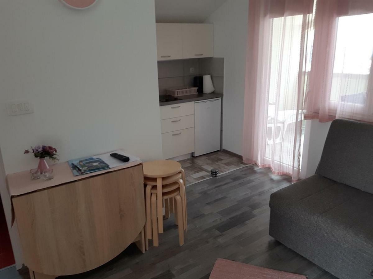 Apartmani Verica Karlobag Eksteriør bilde