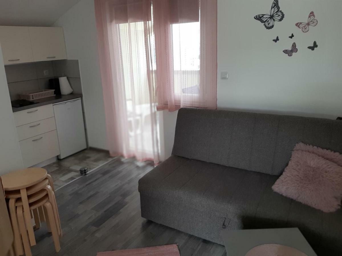 Apartmani Verica Karlobag Eksteriør bilde